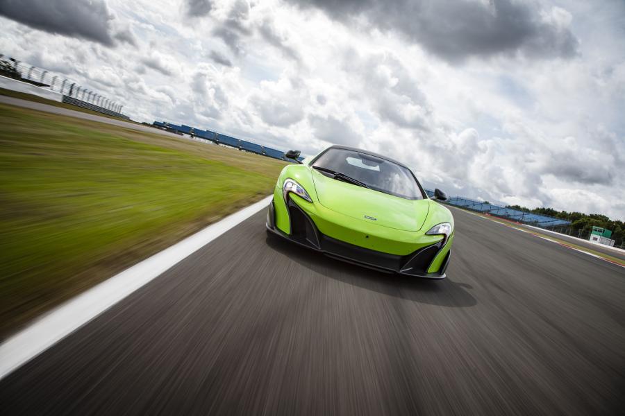  McLaren 675LT 2016 года  (US) (фото 22 из 29)